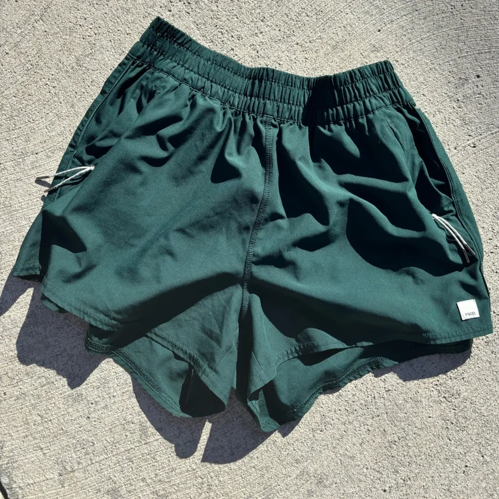 Vuori Dash Shorts size medium - Picture 2 of 6